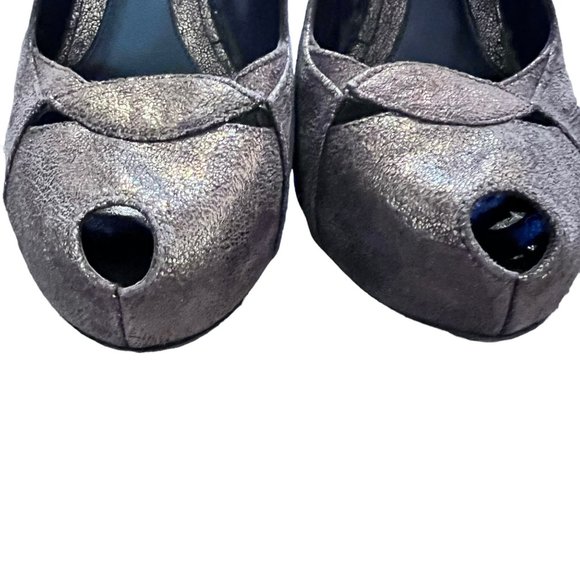 Authenticated Fendi VTG Bronze Metallic Peeptoe pumps 36.5 - Picture 11 of 13